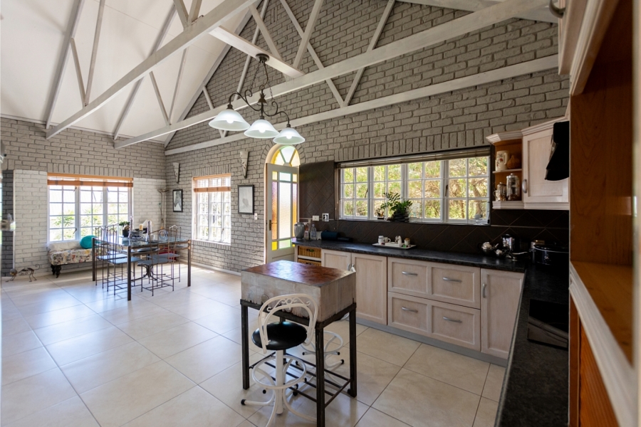 5 Bedroom Property for Sale in Middedorp Western Cape